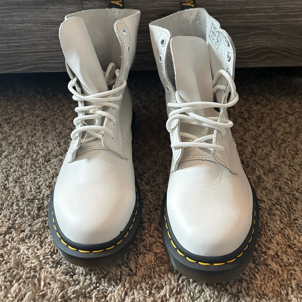 Dr. Martens 1460 Pascal Virginia Leather White boots